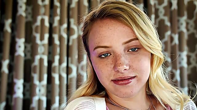Blonde teen Dixie Lynn shares cock with her girlfriend Madison in hd