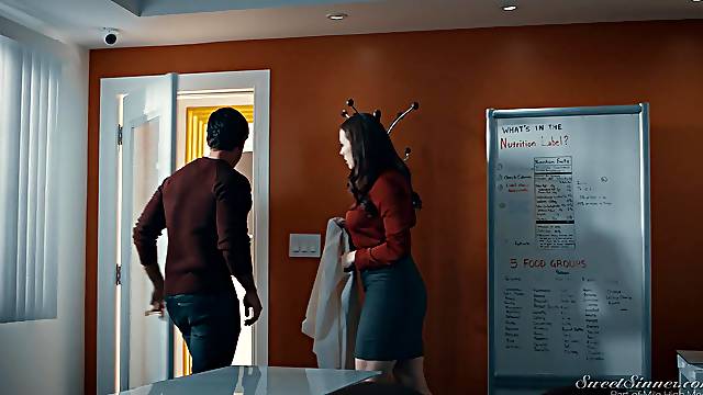 Handsome guy satisfies Silvia Saige by drilling her pussy