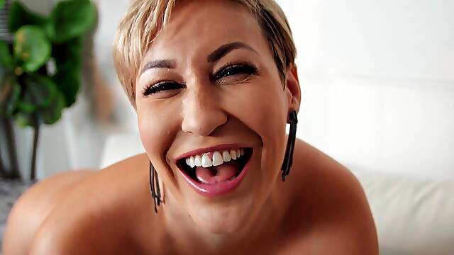 Ryan Keelys Lazy Charm Fuels Sensual Relaxation