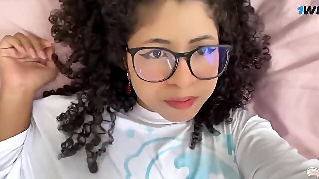 POV: Tu hermanastra quiere llevarse mejor contigo