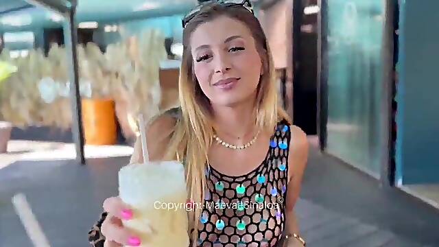 Maeva Sinaloa - Married woman discreetly gets banged in the street during the day