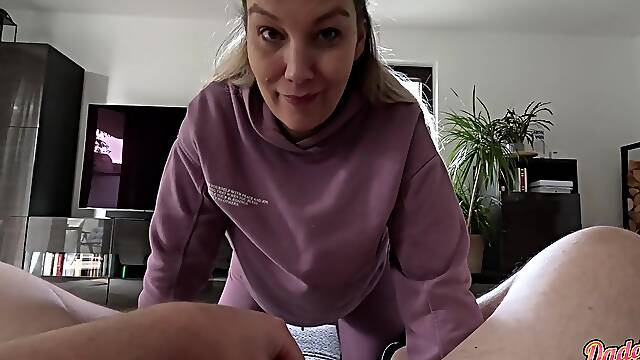 Preggo mommy is damn concupiscent for the juice of life!