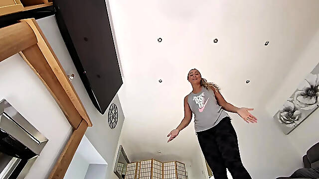 Beth Bennett - Facesitting Panty Stuffing