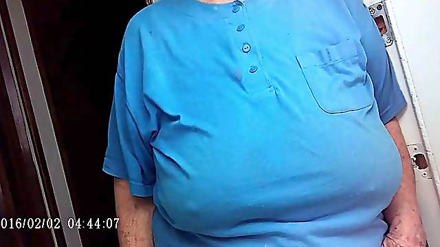 Braless 85+ granny with mouthwatering teats