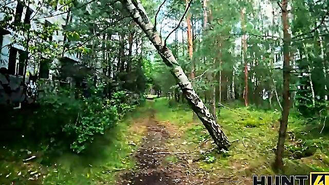 HUNT4K. Redhead hottie was indeed shy to screw during the time that girlfriend was watching