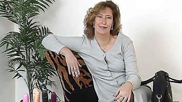 Milf to masturbate for the first time in front of the camera