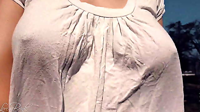 Braless Bouncing Boobs in Shirt While Walking and Running 4