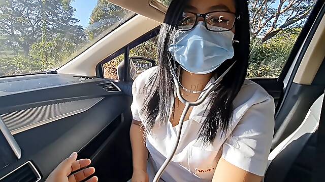Pinay nurse girl fucked in Public Road inside the car, Pinick up si nurse libreng kantot para sa libreng sakay