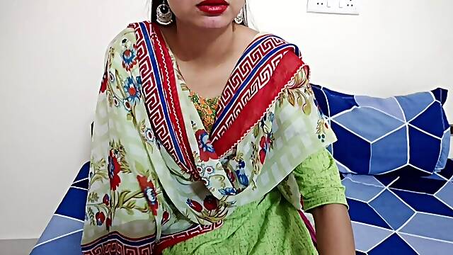 Xxx Indian Desi step-mom ne sex ki lat laga di full hindi video xxx big boobs Saarabhabhi6 clear Hindi audio  horny sexy