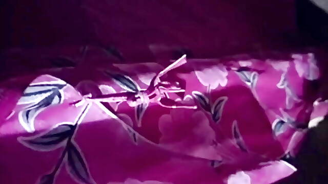 Indian bigboobs aunty romance with vegetable putting in pussy bigboobs pressing Village bhabhi...