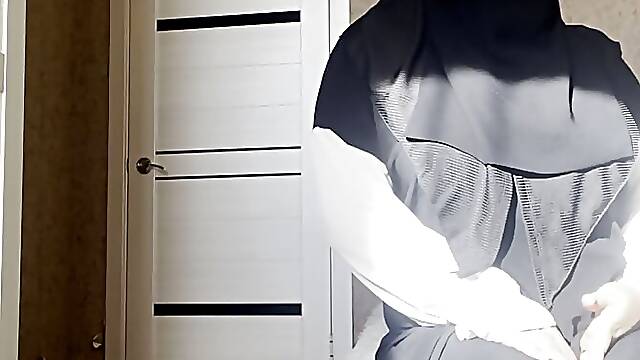 Hot Arab stepmom in pantyhose