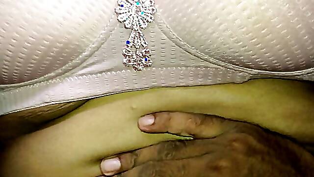Sinhala akkai malligei aluthma leak eka indian big natural tits aunty