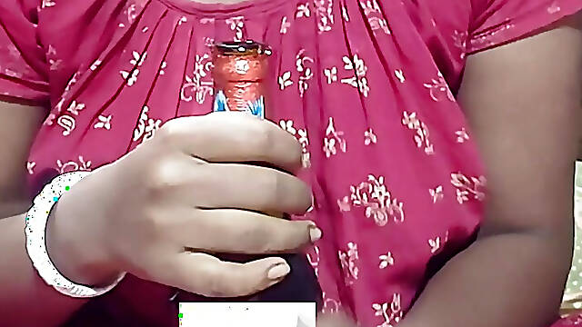 Indian Bhabhi Drinking Beer Desi bhabi ko beer pila ke chod diya !!