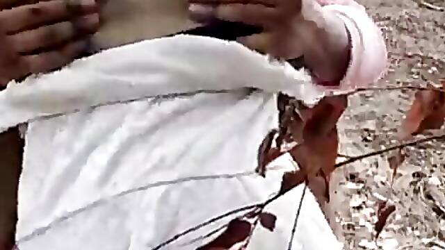 Desi indian girl in field sex enjoy