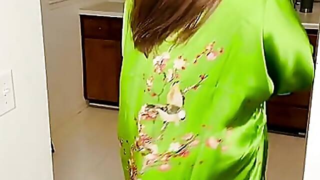 Can you help me in the kitchen? Hows your pause game? Elaina St James