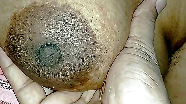 Indian hotmom showing her boobs