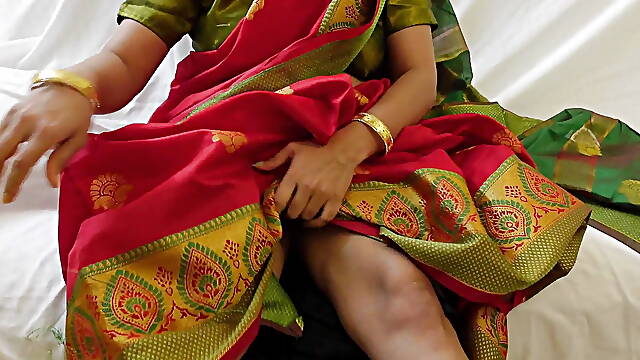 Horny Hot indian aunty fingering pussy