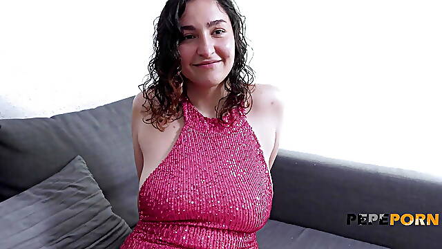 Our amazing busty and chubby babe Gigi Lust tries her very first theesome ever!