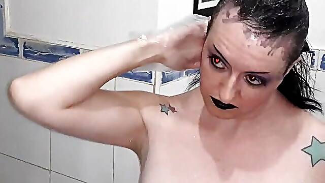 Naked Goth slut dyes hair
