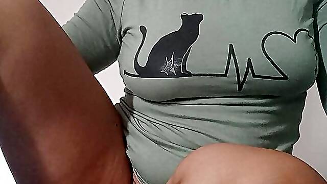 CRAZY STEPMOM HAS A HOMEMADE MASTURBATION WITH SQUIRTING AND CLEAN AND SHAVED PUSSY