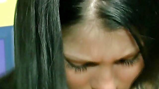 Beautifil Tatoo Girl Fucked on the Sofa