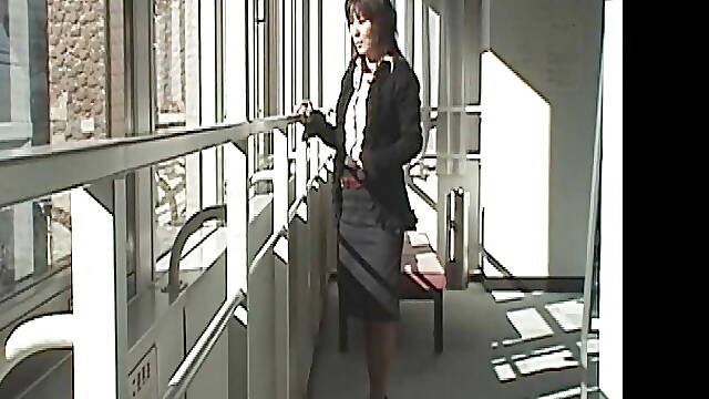 P049G03 A sensual drama in which a mature woman who is a preparatory school teacher becomes his second wife and drowns in a forbidden relationship!