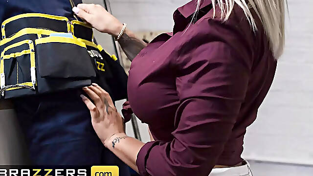 BRAZZERS - Thirsty For Cock Blondie Cameron Cohen Fucks Janitor Jordi On The Work Desk In Full View