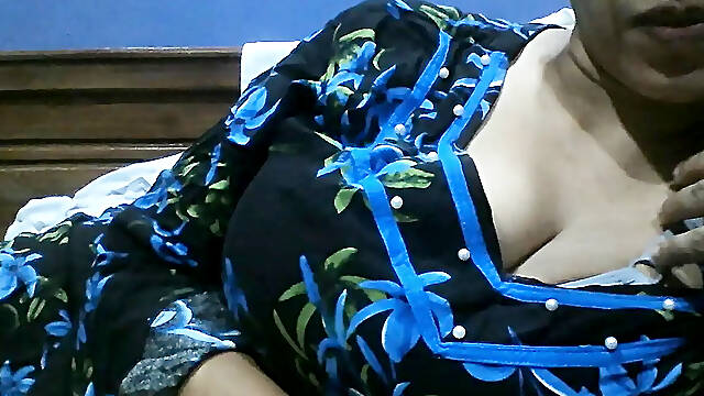 Indian tamil mallu aunty infrontof webcam