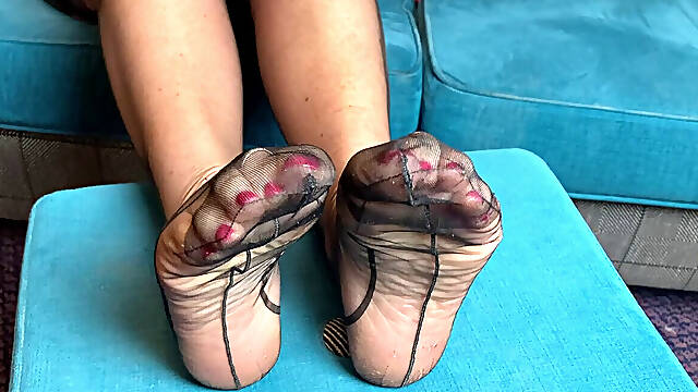 Mrs Mature Feet shows of her soles and toes in sheer FF stockings
