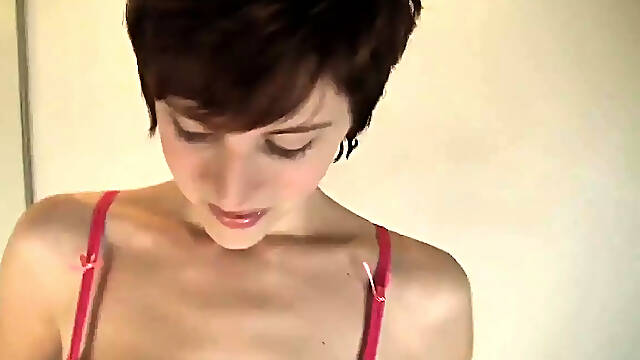 Busty Yanks redhead RyAnne squirts