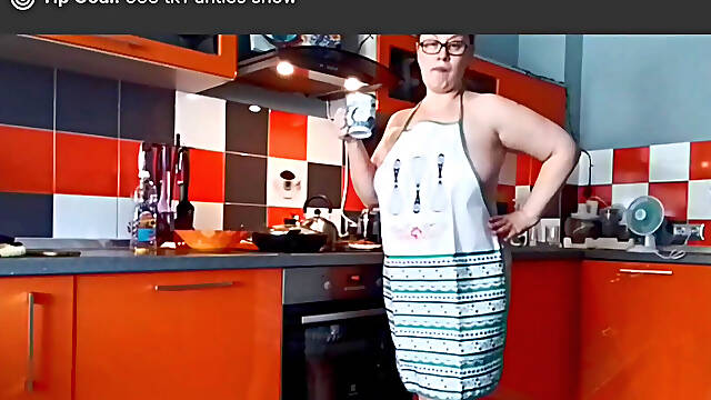 Live cooking meat pancakes
