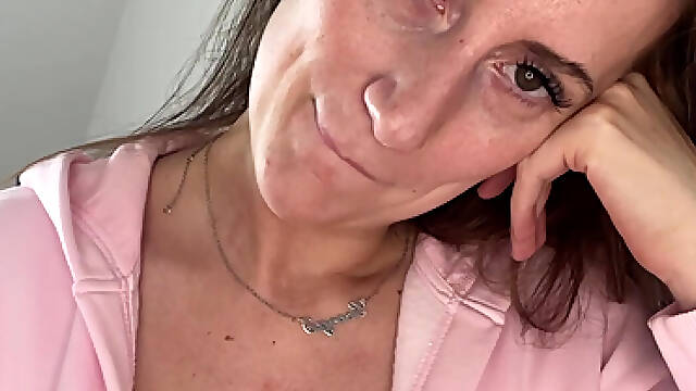 Horny MILF boyfriend is out and wants some fun