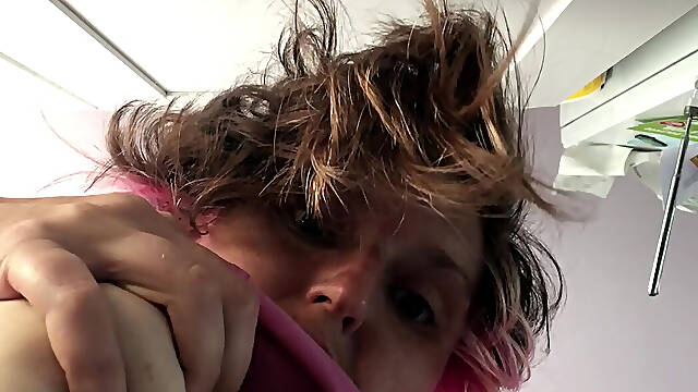 Weird n wonderful Rachel Wriggler plays with her hair and tits whilst having a funny five minutes