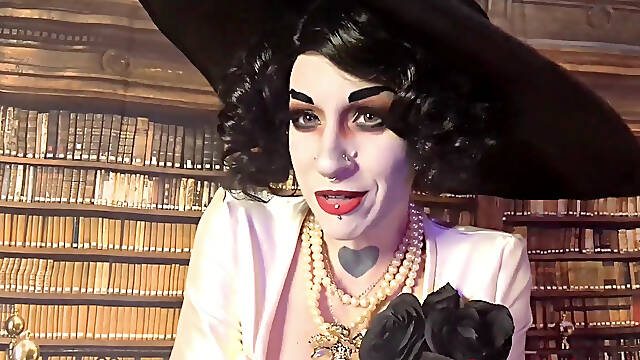 Valentine Date with Lady Dimitrescu