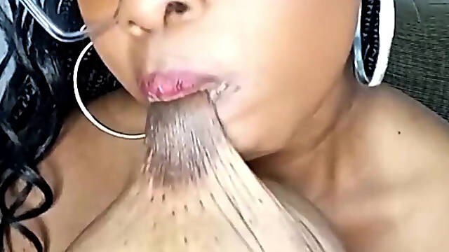 Big swinging and being sucked very good, I love to suck myself