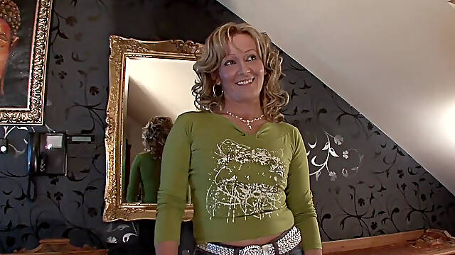Blonde mature gets anally fucked at the casting