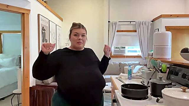 Chloe in the Kitchen!!