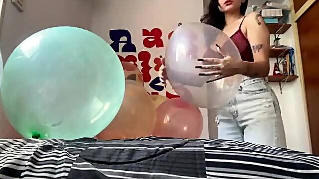 Playing with belbal balloons and my pussy