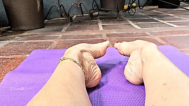 The art of extreme flexing of my Highly Arched Feet by Milah
