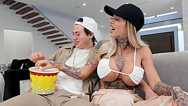 FFM threesome with kinky Jasmine Wilde and Chantal Danielle