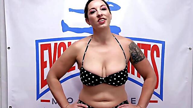 Mistress Kara mingled nude grappling vs Hanz providing him a face sitting