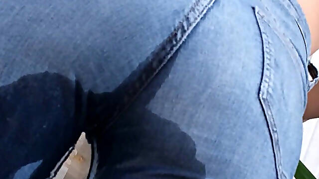 Extreme Jeans Piss!