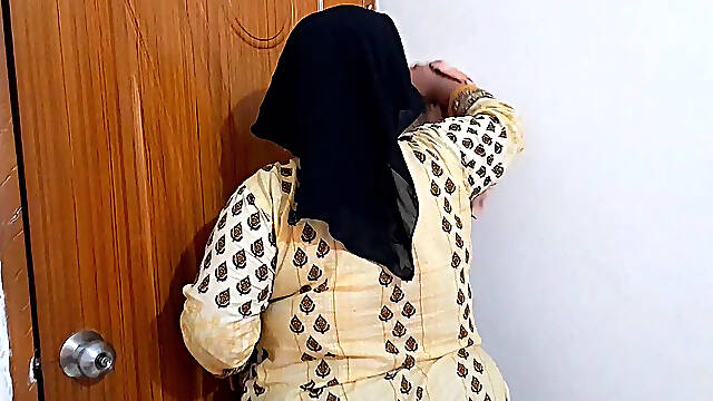 Egyptian Sexy Big Tits & Big Ass Office Worker Gets Fucked by Boss While Cleaning Office & Gets Promotion