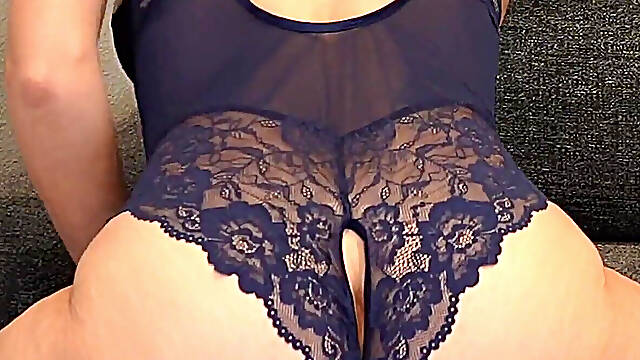 Hands Free Dildo Solution - Stella's Self Pleasure E40 - MILF Stella