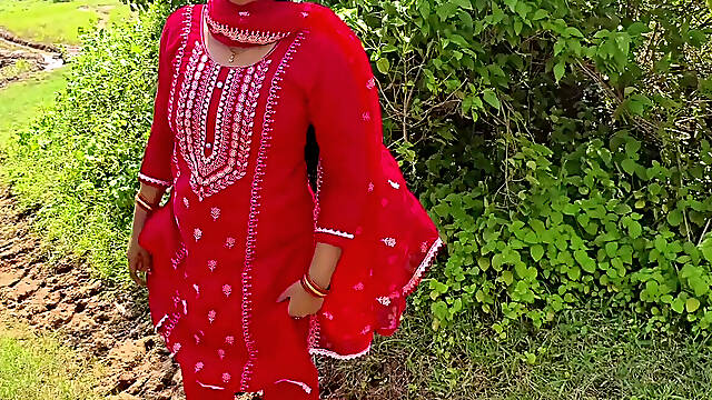 Beautiful Bengali Girl Boobs Show in Outdoor with Her Boyfriend