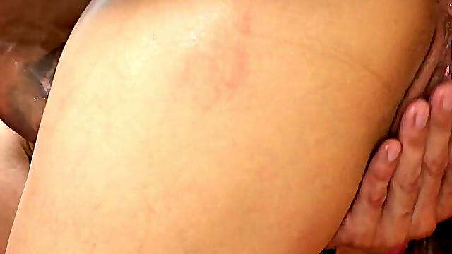 Larissa Leite Goes 1on1 Very Rough Anal with Her Pee