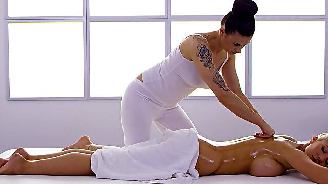 Alluring females turn erotic massage into lesbian fist fucking game