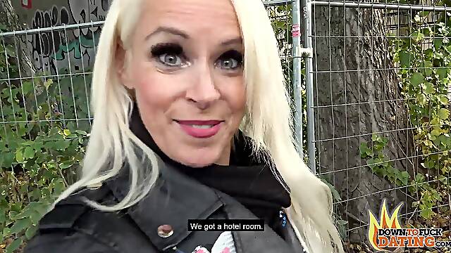 Hot ass MILF Sophie Logan drops her thong to be fucked on the bed